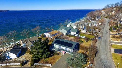 3 Birmingham Dr, Northport, NY 11768-1005