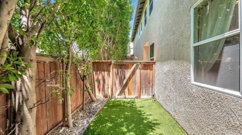 14526 Weddington St, Van Nuys CA  91411-4095 exterior