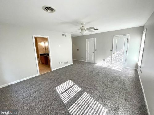 32 Pin Oak Dr, Dover DE  19904-2373 exterior