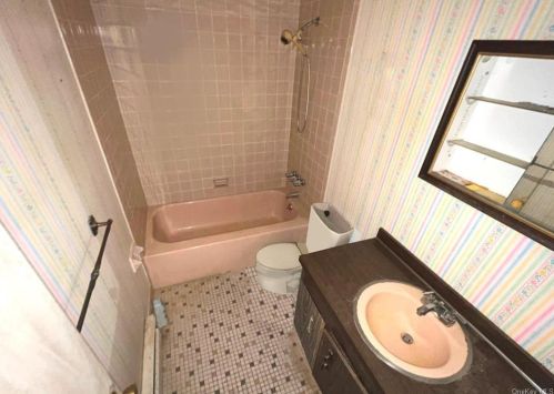 4 Mountainside Rd, Warwick NY  10990-2237 exterior