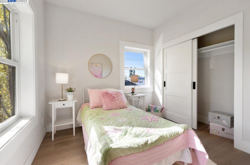 5926 Dover St, Oakland CA  94609-1426 exterior