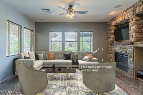1067 Elgin St, Gilbert, AZ 85295-1724