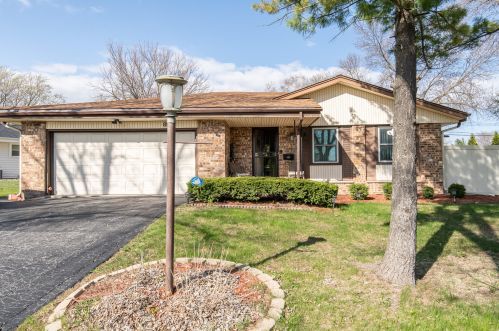 6936 89th St, Milwaukee WI  53224-4702 exterior