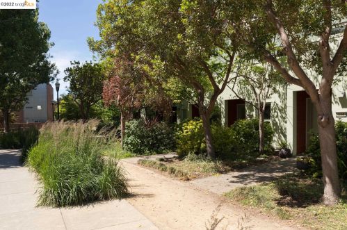 115 Glashaus Loop, Oakland CA 94608-1298 exterior