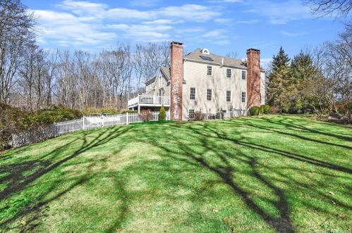 35 Ridge Ct, Ridgefield, CT 06877-5420