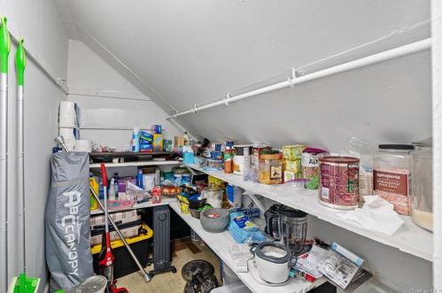 8 Fairview Pl, Rye Brook NY  10573-4822 exterior