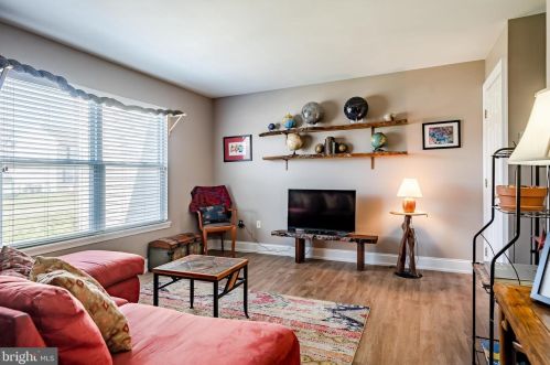 1 Terry Ct, Downingtown PA  19335-2606 exterior
