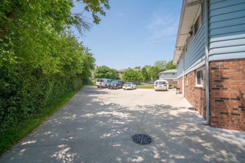 8633 Granville Rd, Milwaukee, WI 53224-2371