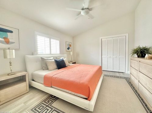 568 95th Ave, Naples FL  34108-2453 exterior
