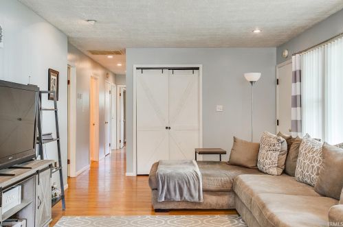 1004 Laurel St, Mishawaka, IN 46544-5435