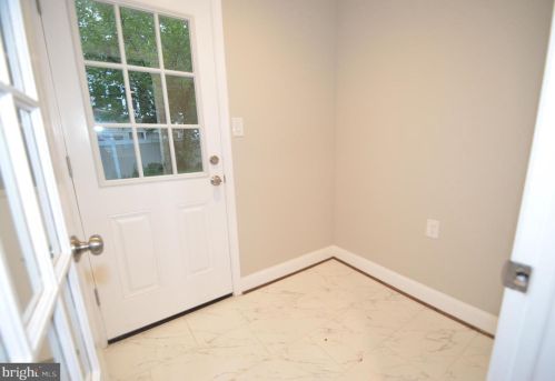 5200 Kings Park Dr, Springfield VA  22151-1145 exterior