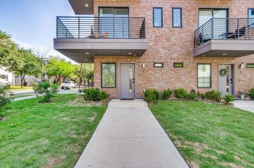 2450 Garrett Ave, Dallas, TX 75206-6941