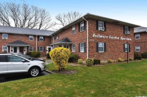 2527 Jerusalem Ave, North Bellmore, NY 11710-1828