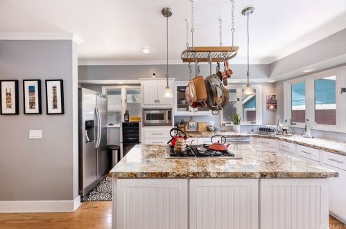 233 Lindero Ave, Long Beach, CA 90803-5794