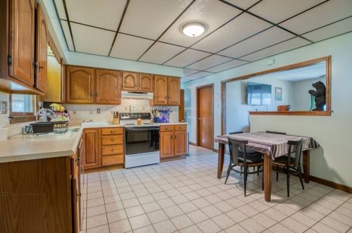 50 Shepherd St, Chicopee, MA 01013-2032