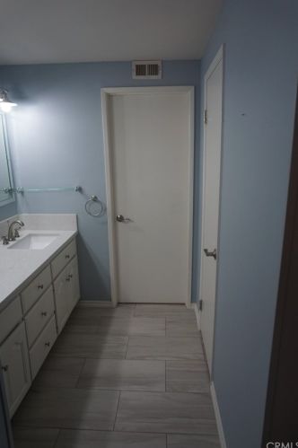 27067 Alabastro Dr, Santa Clarita CA  91354-2215 exterior