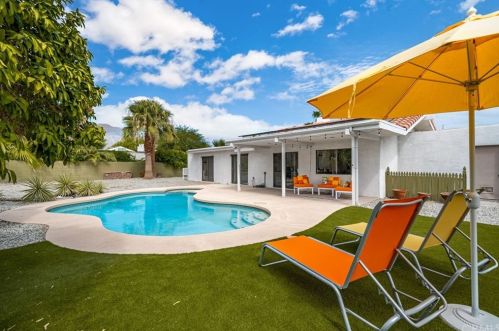 803 El Conquistador, Palm Springs CA  92262-3246 exterior