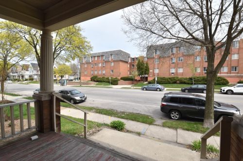 2483 Oakland Ave, Milwaukee WI  53211-4335 exterior