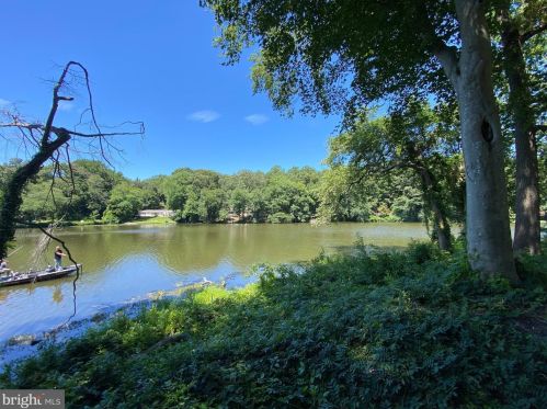 213 Shore Dr, Dover DE  19901-5740 exterior