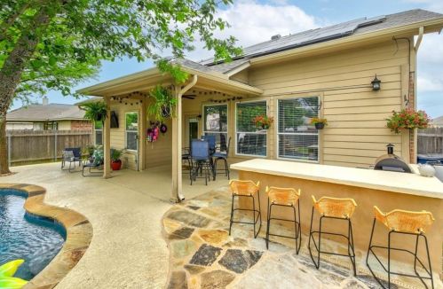 312 Lone Star Blvd, Monadale, TX 78634-4379