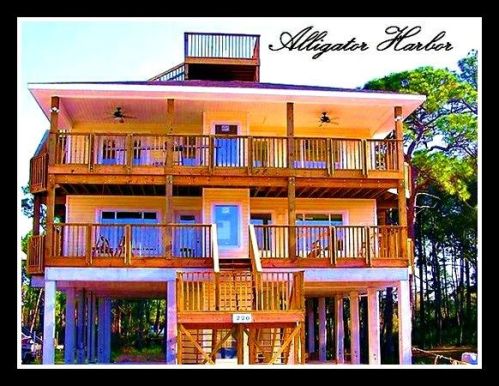 220 Harbor Cir, Ochlockonee Bay, FL 32346-5132