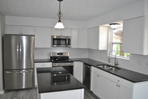 1129 Streamside Dr, Blacklick, OH 43004-5009