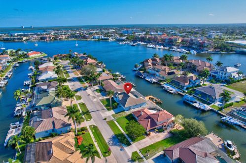 625 Dorando Ct, Marco Island FL  34145-1911 exterior