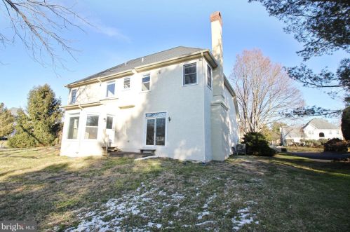 42 Bruce Dr, Southampton PA  18966-2125 exterior