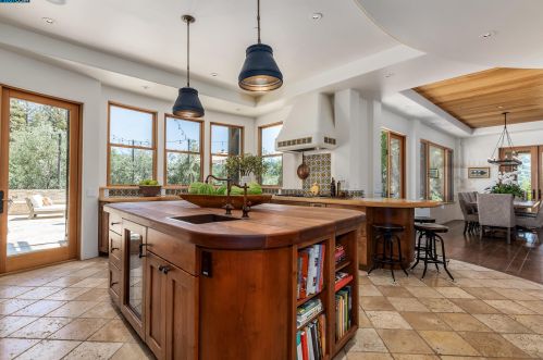 5 Owl Hill Ct, Orinda CA  94563-3441 exterior