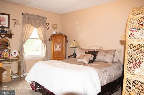 34 Mallard Ct, Charles Town WV  25414-5804 exterior