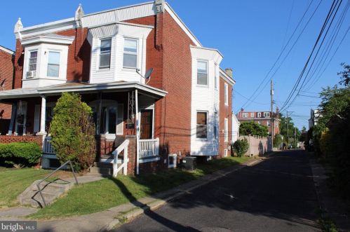 1437 Locust St, Norristown, PA 19401-3321