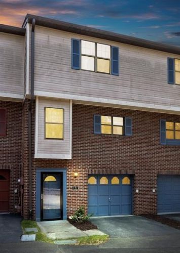 107 Longfellow Ct, Pittsburgh, PA 15218-2369