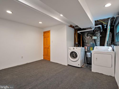 2268 Cocquina Dr, Herndon VA  20191-1140 exterior