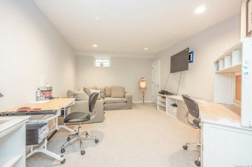 94 Haights Cross Rd, Chappaqua NY  10514-2911 exterior