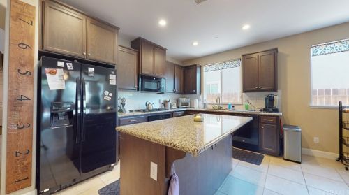 1648 Maidencane Way, Los Banos CA  93635-8546 exterior