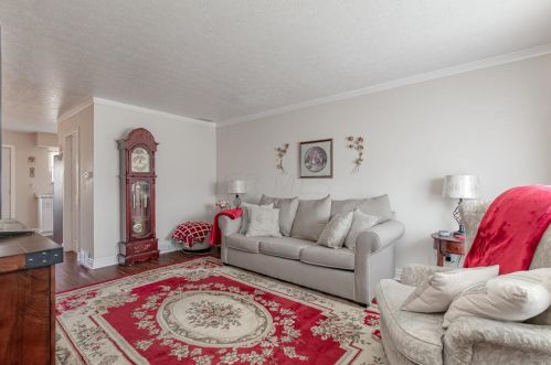 3820 Queen Anne Pl, Darbydale, OH 43123-3923