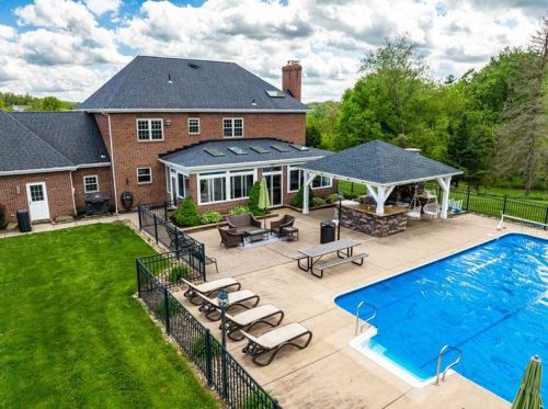 326 Banbury Xing, Gibsonia, PA 15044-9581