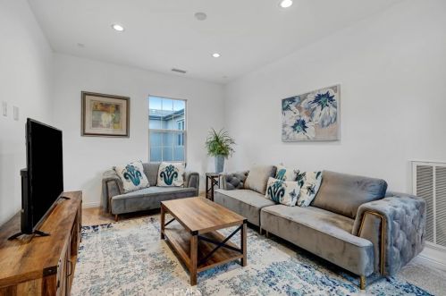 3027 Hampton Way, Ontario CA  91761-2631 exterior