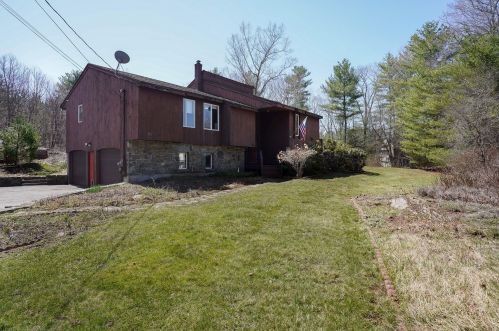 54 Hooker Farm Rd, Salem, NH 03079-1812