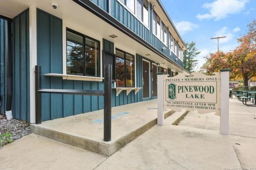 38 Hemlock Trl, Bridgeport CT  06611-3343 exterior