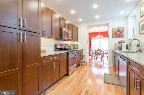 2219 Carpenter St, Philadelphia PA 19146-2517 exterior