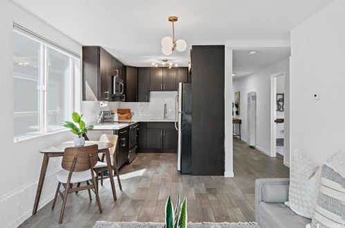 1470 12th St, Oakland CA 94607-2048 exterior