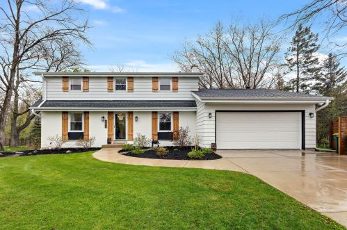 11448 Laguna Dr, Thiensville, WI 53092-3118