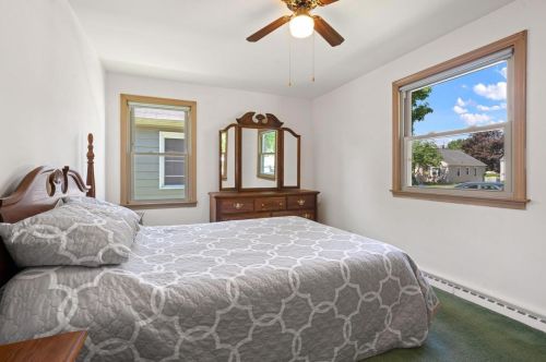 908 Thrush St, Green Bay WI  54303-4332 exterior