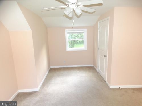 834 Hughes Dr, Trenton NJ  08690-1208 exterior