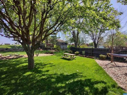 1054 Chestnut Dr, Harrisonburg VA  22801-1608 exterior