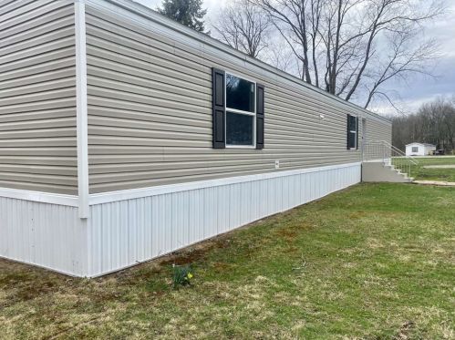 525 Liberty Rd, Grove City, PA 16127-3849