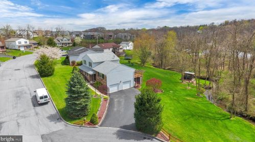 5805 Hillsborough Ct, Harrisburg PA  17111-4736 exterior