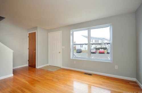 5 Holly Ln, Glastonbury, CT 06033-1260