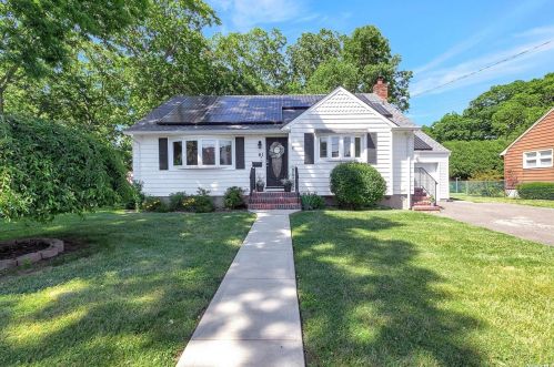 61 Lafayette Ave, Amityville, NY 11701-1724